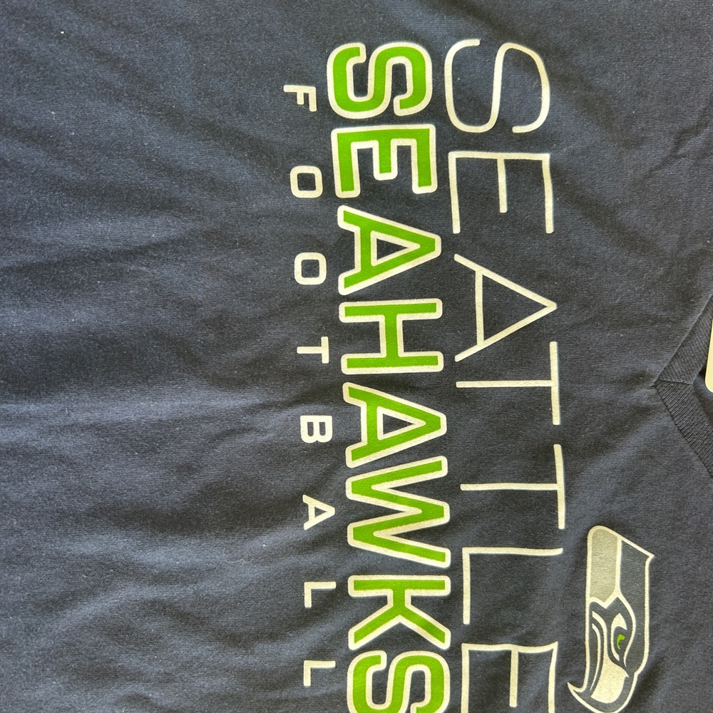 Seahawks Women Med Seattle Team Apparel Dark Blue V-Neck Tee Hawks NWT NFL - Picture 4 of 5